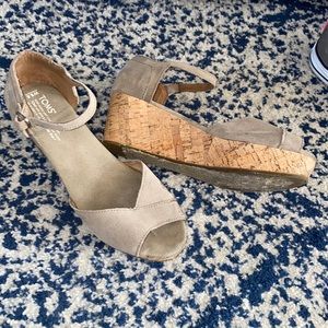 Tom’s wedges size 9.5 tan